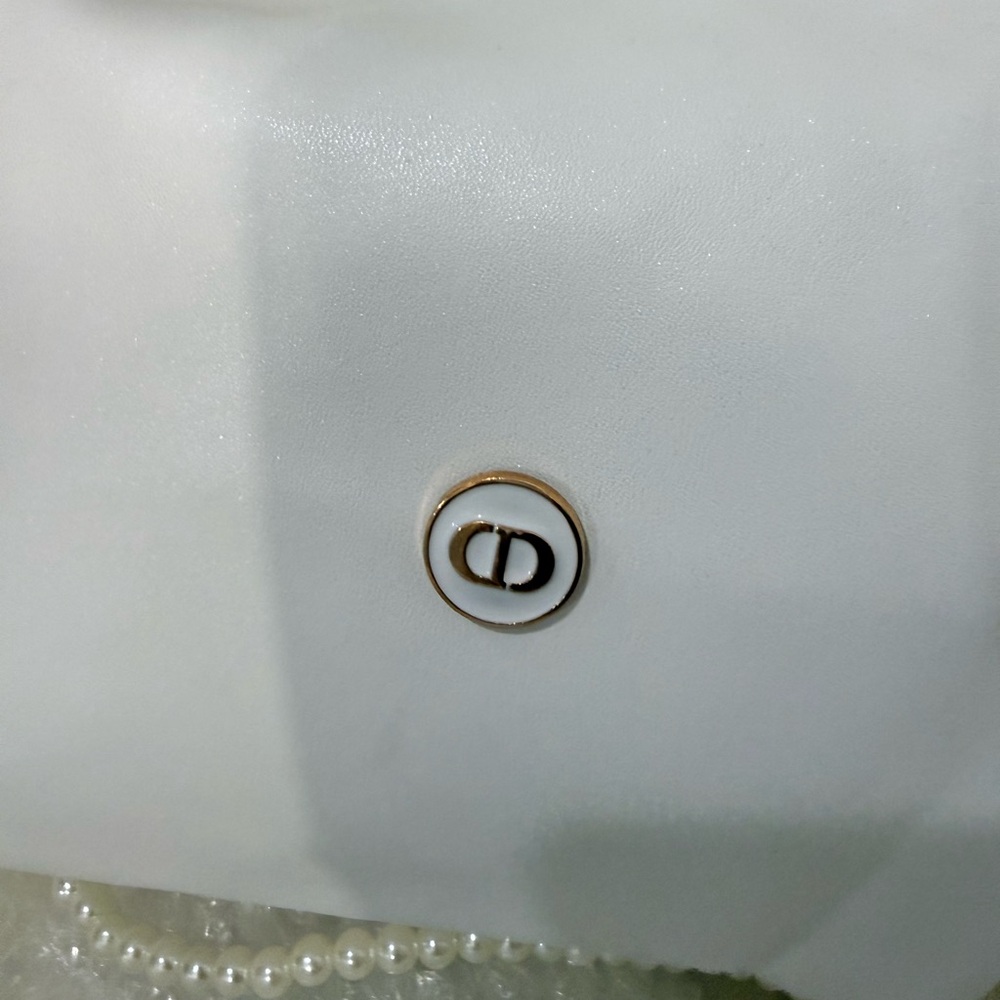 Elegant White Designer Bag with Pearl Strap - Picture 6 of 15